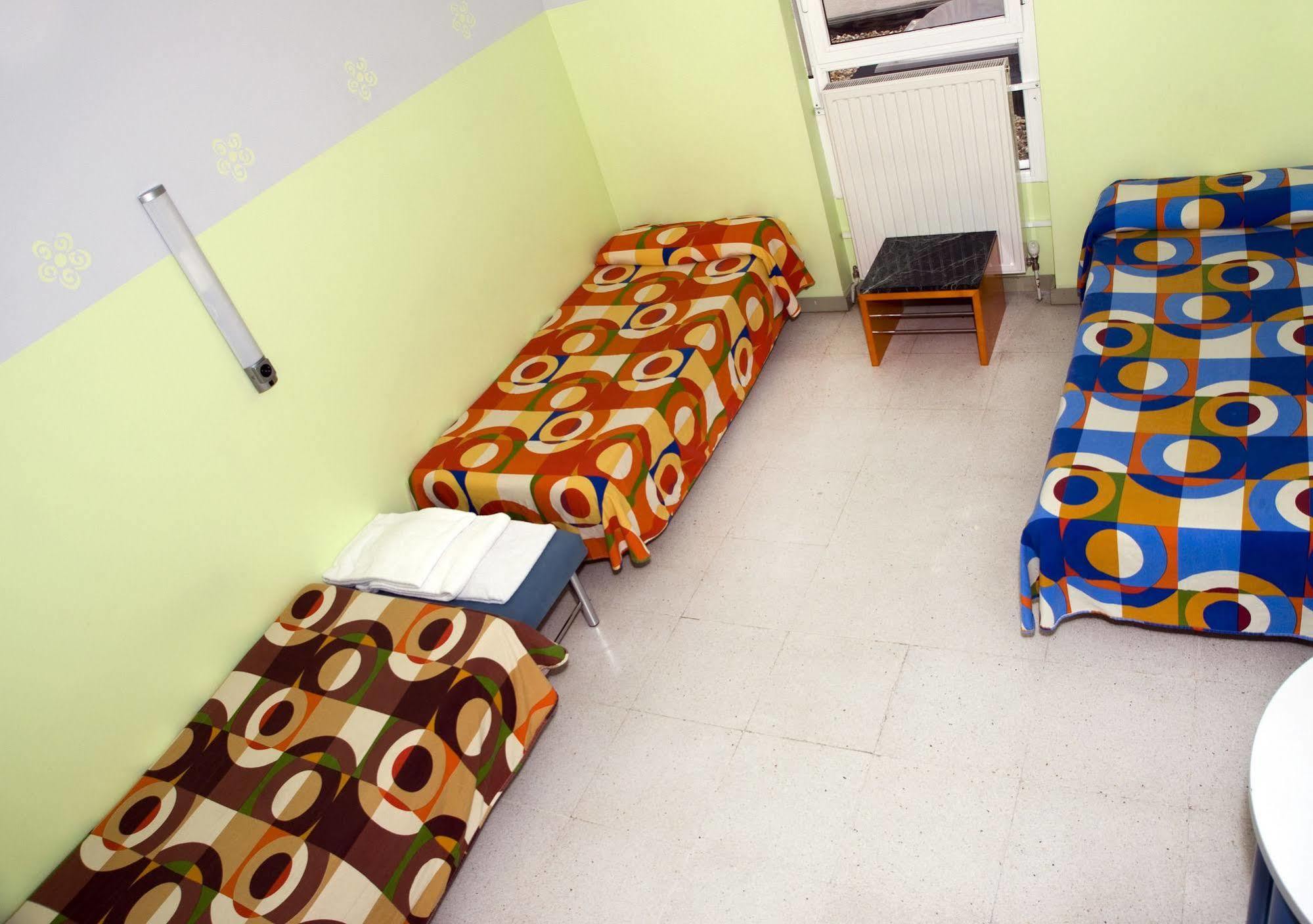 Hostal Welcome Madryt Zewnętrze zdjęcie